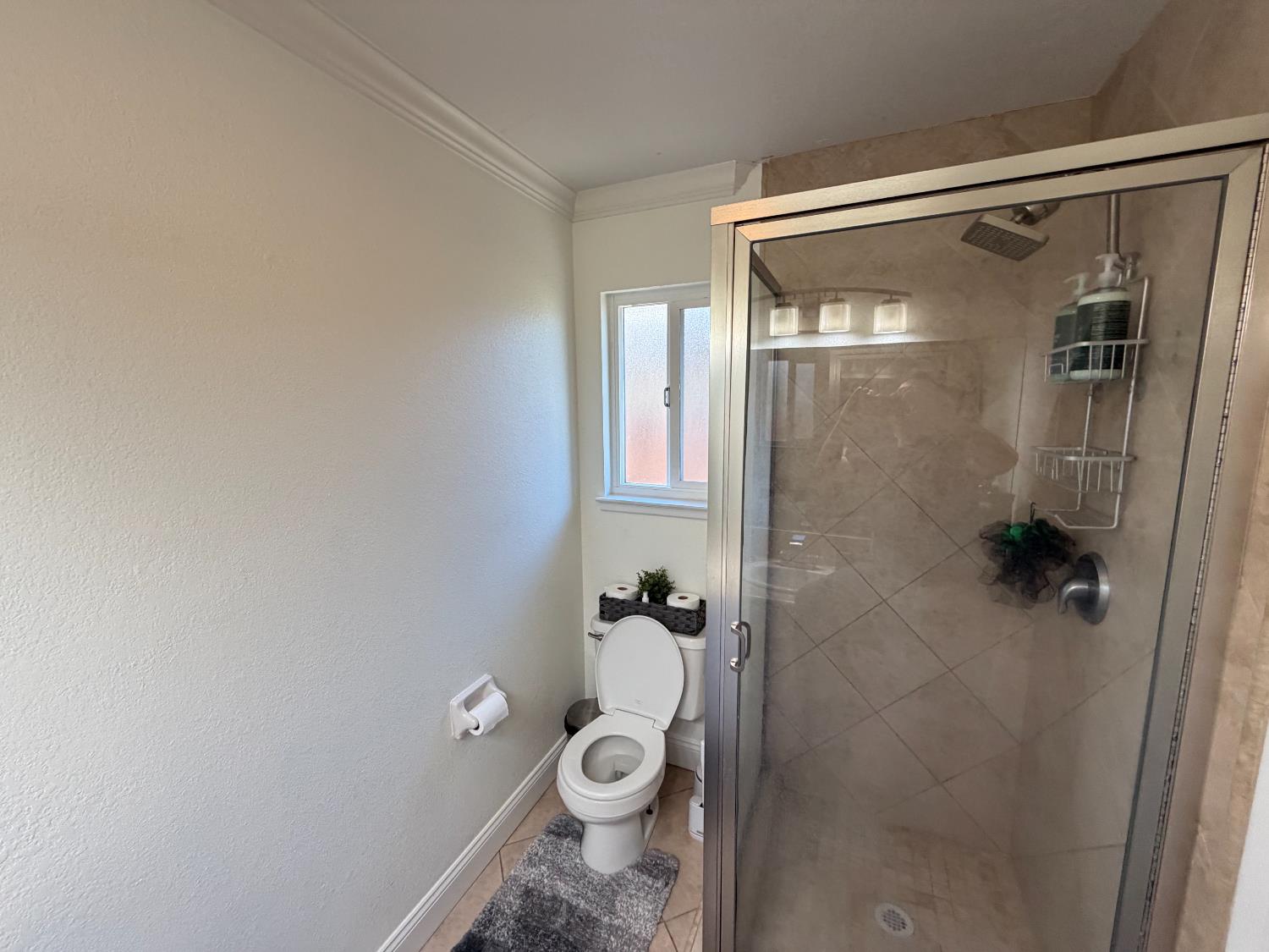 682 E Stuart Ave, Fresno, CA 93710