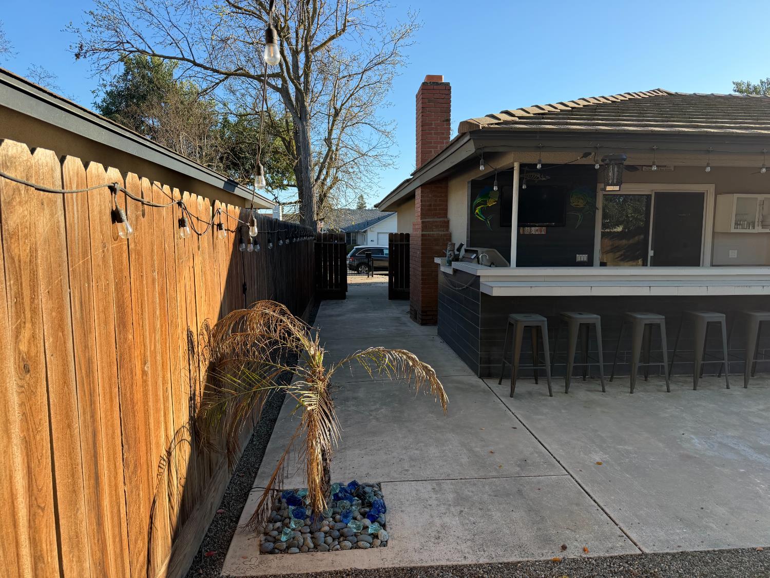 682 E Stuart Ave, Fresno, CA 93710