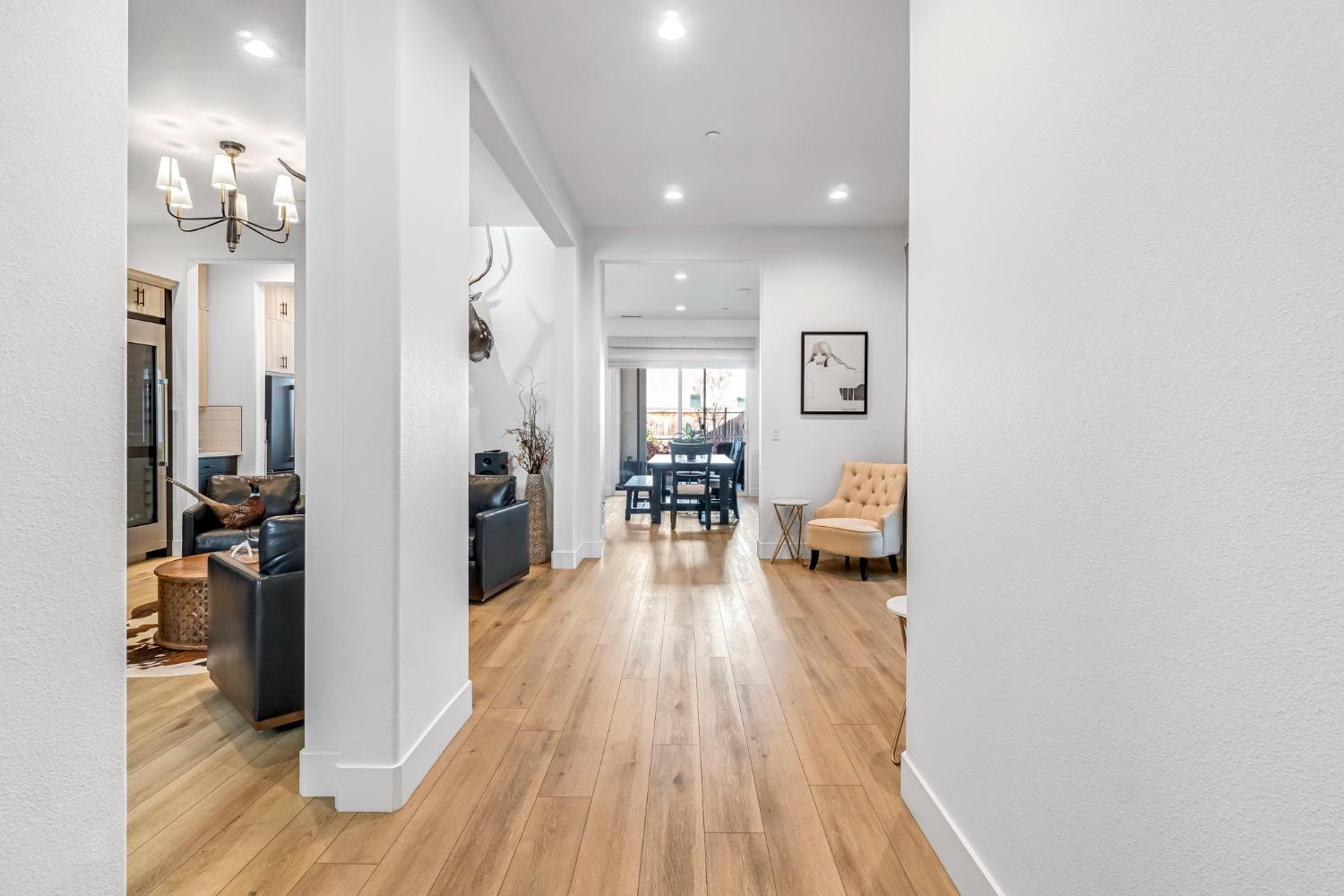 713 Harvest Dr, Madera, CA 93636