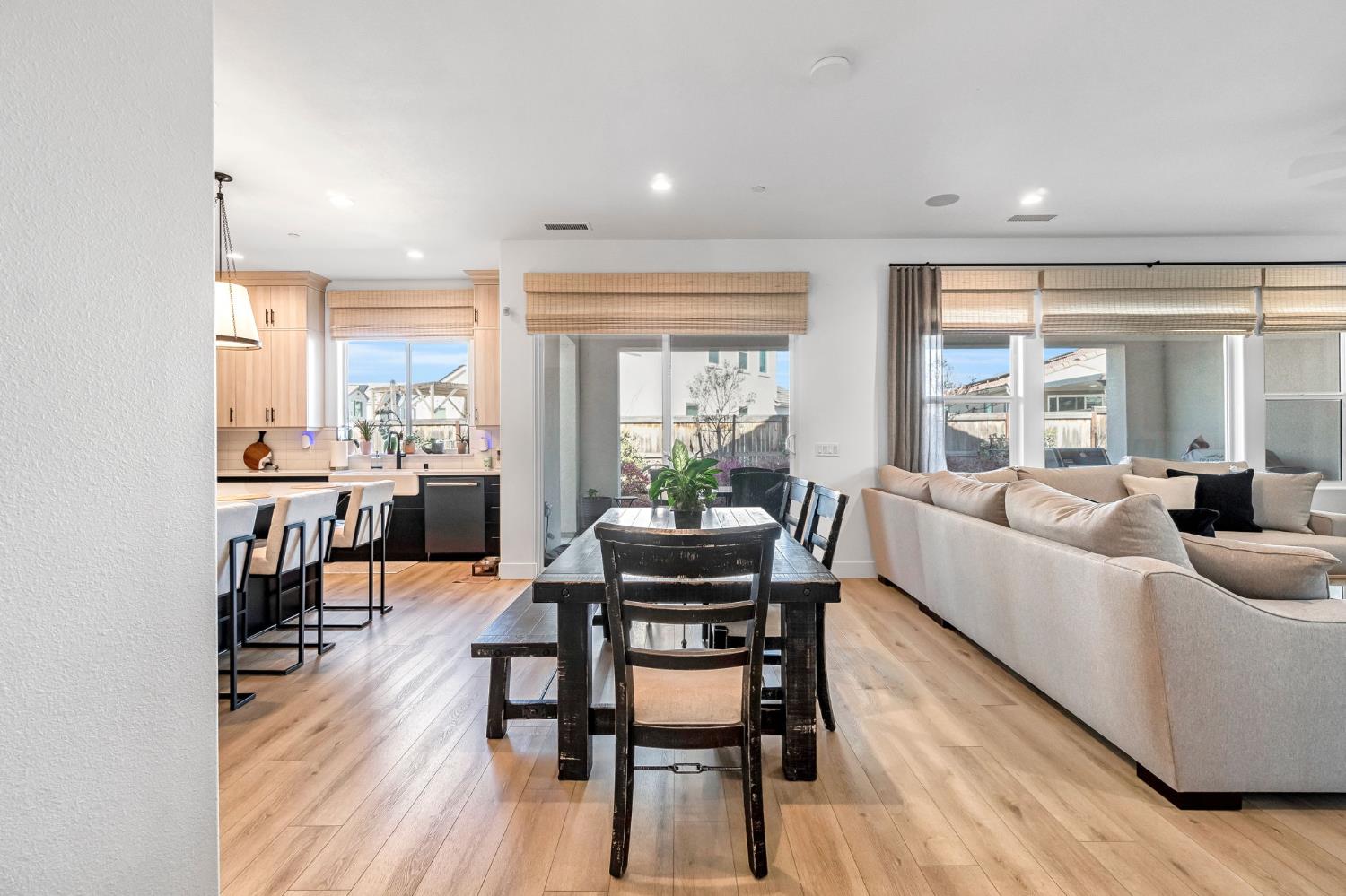 713 Harvest Dr, Madera, CA 93636