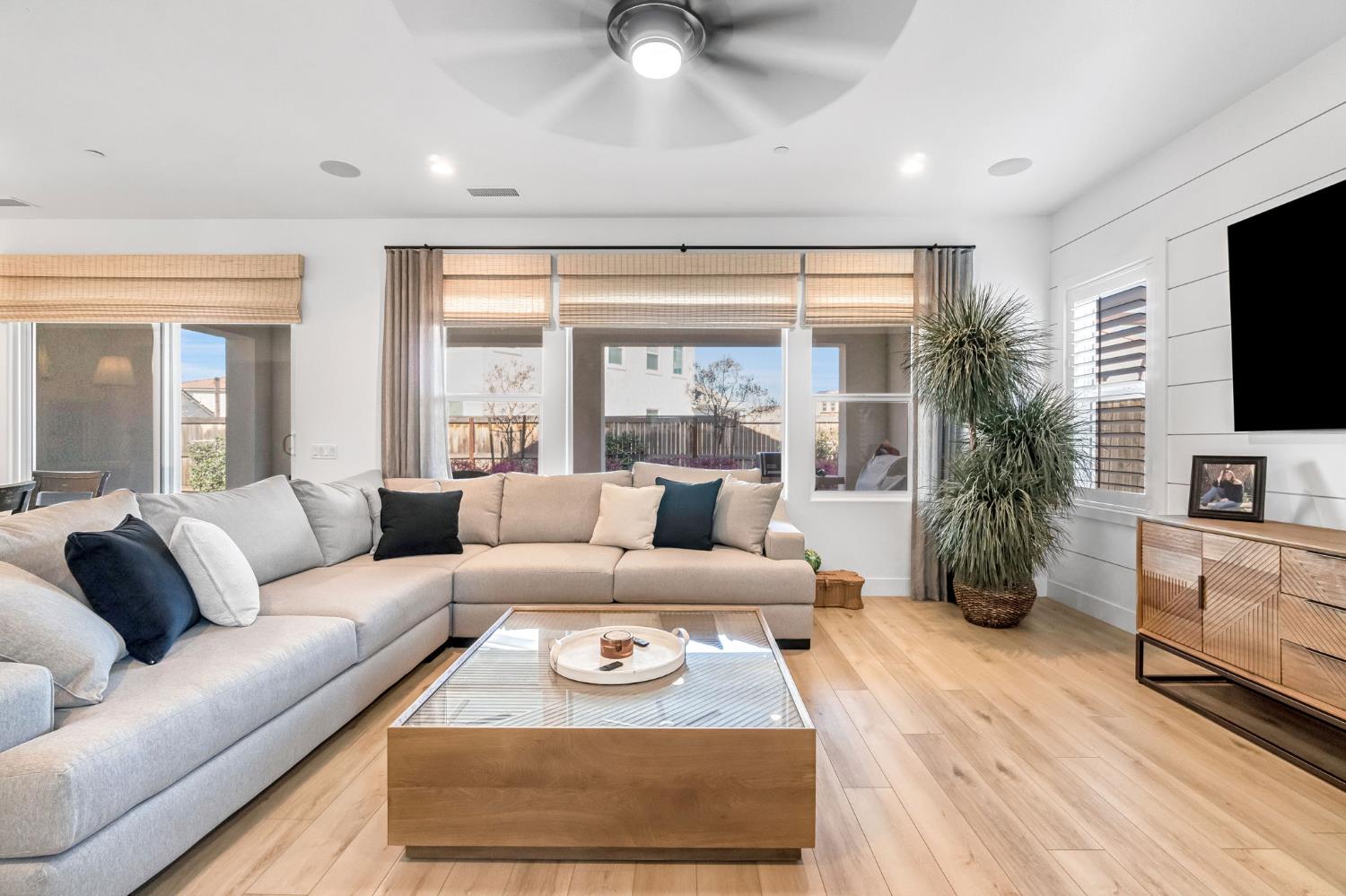 713 Harvest Dr, Madera, CA 93636