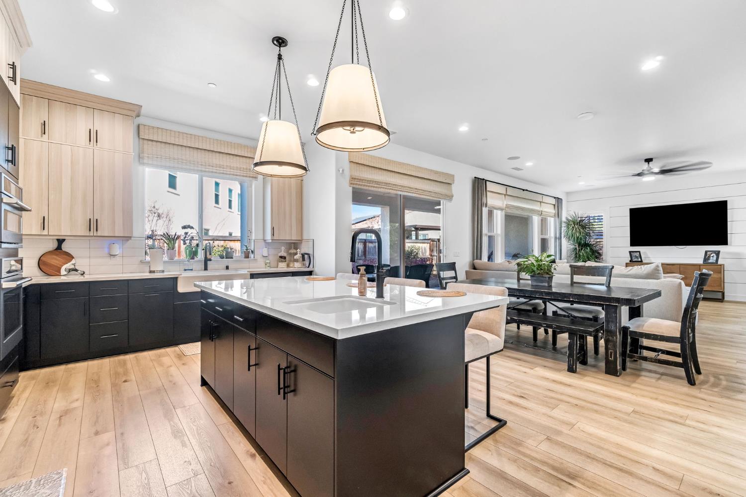 713 Harvest Dr, Madera, CA 93636