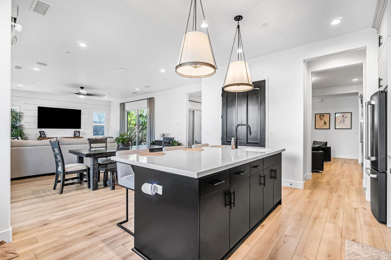 713 Harvest Dr, Madera, CA 93636