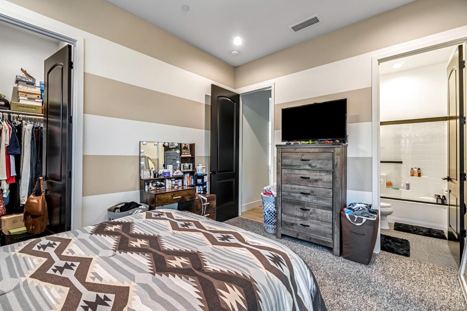 713 Harvest Dr, Madera, CA 93636