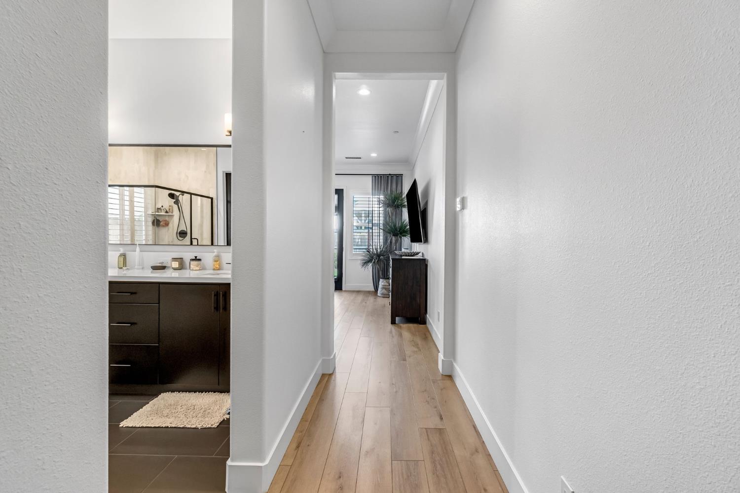 713 Harvest Dr, Madera, CA 93636