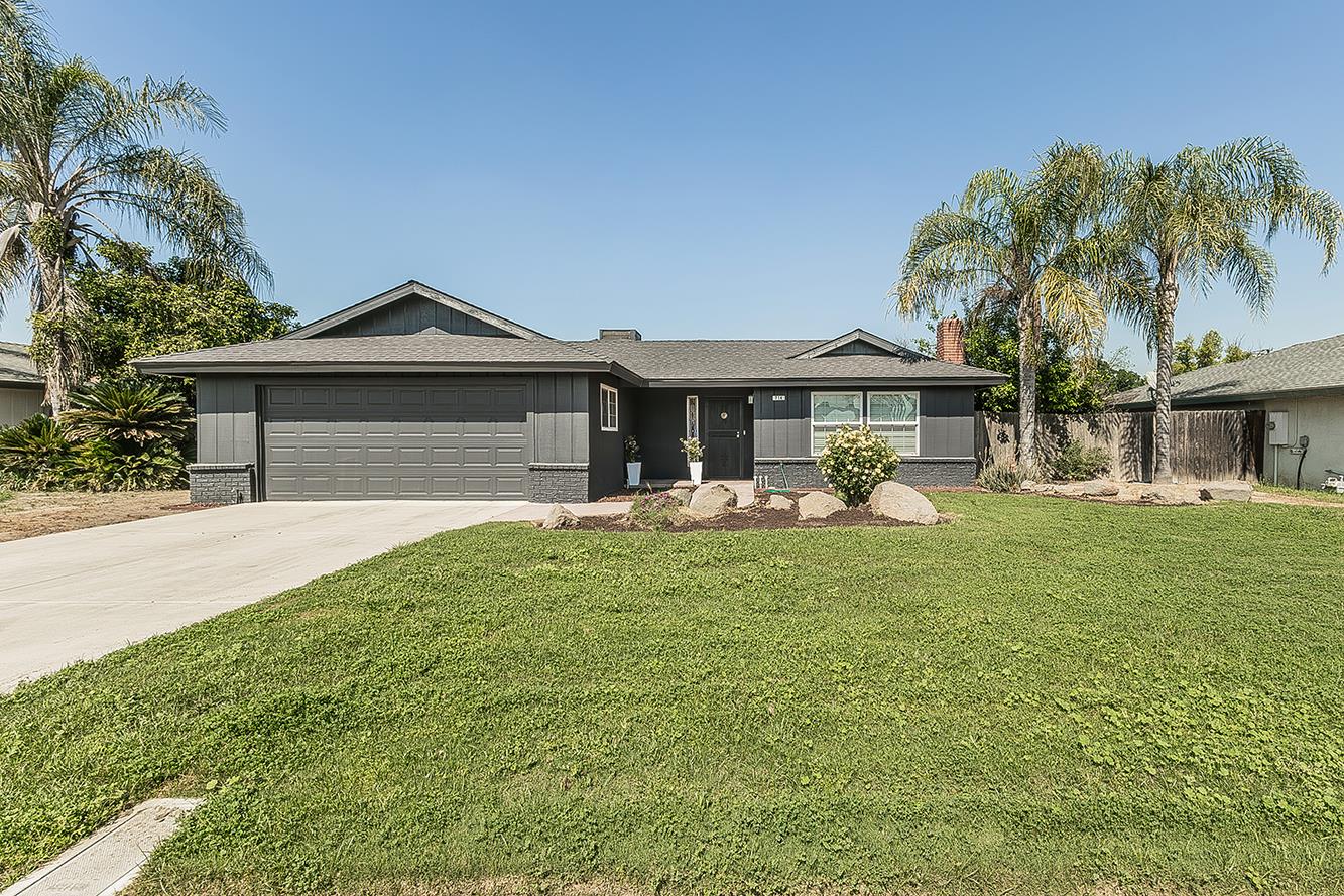 714 E Ann Dr, Reedley, CA 93654