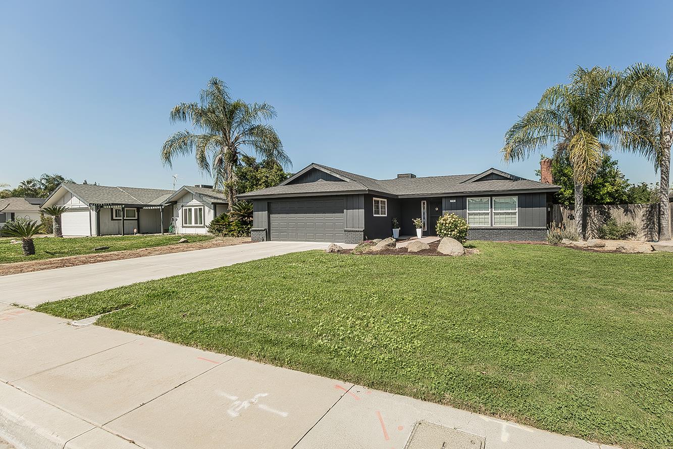 714 E Ann Dr, Reedley, CA 93654