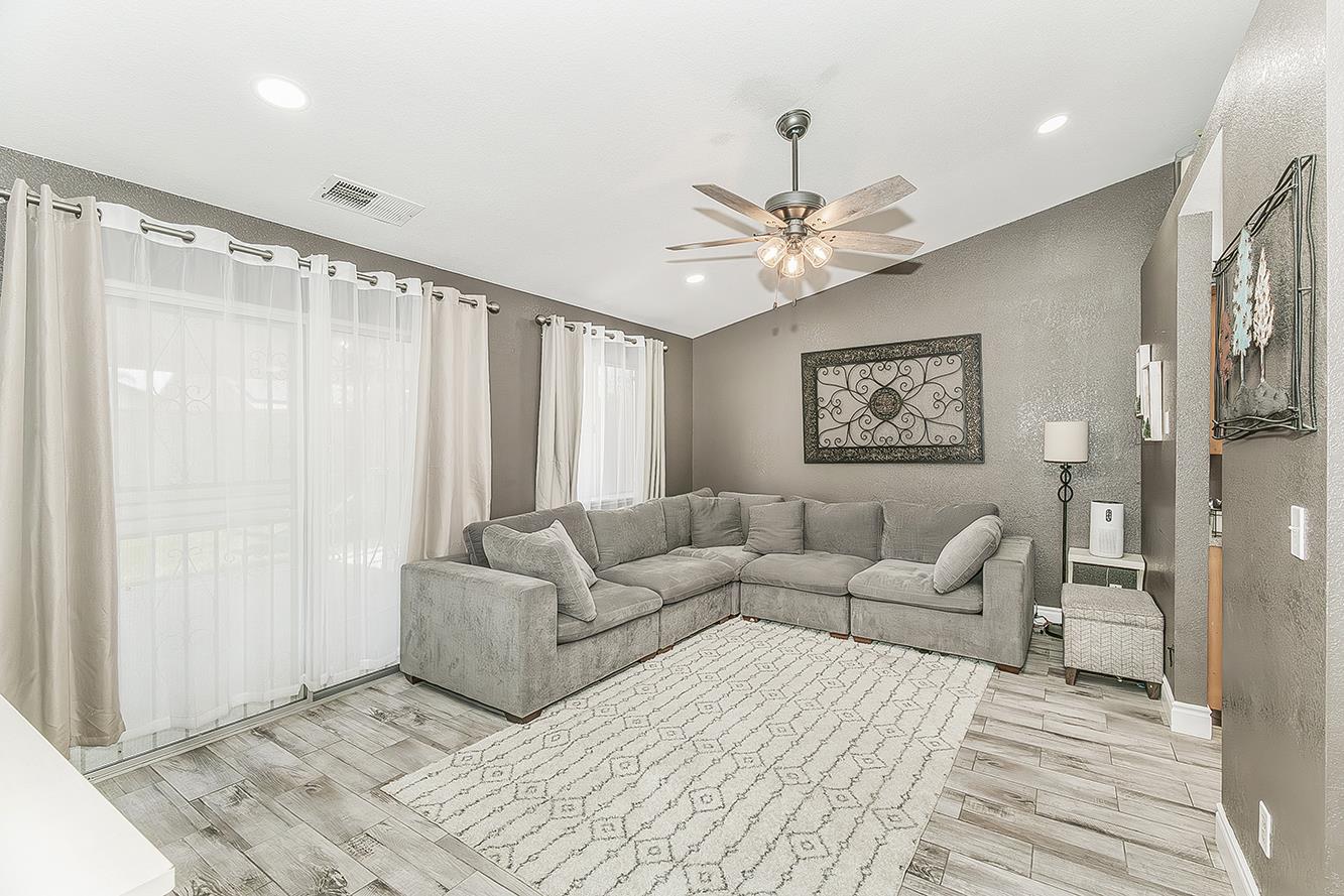 208 Kelly Ave, Parlier, CA 93648