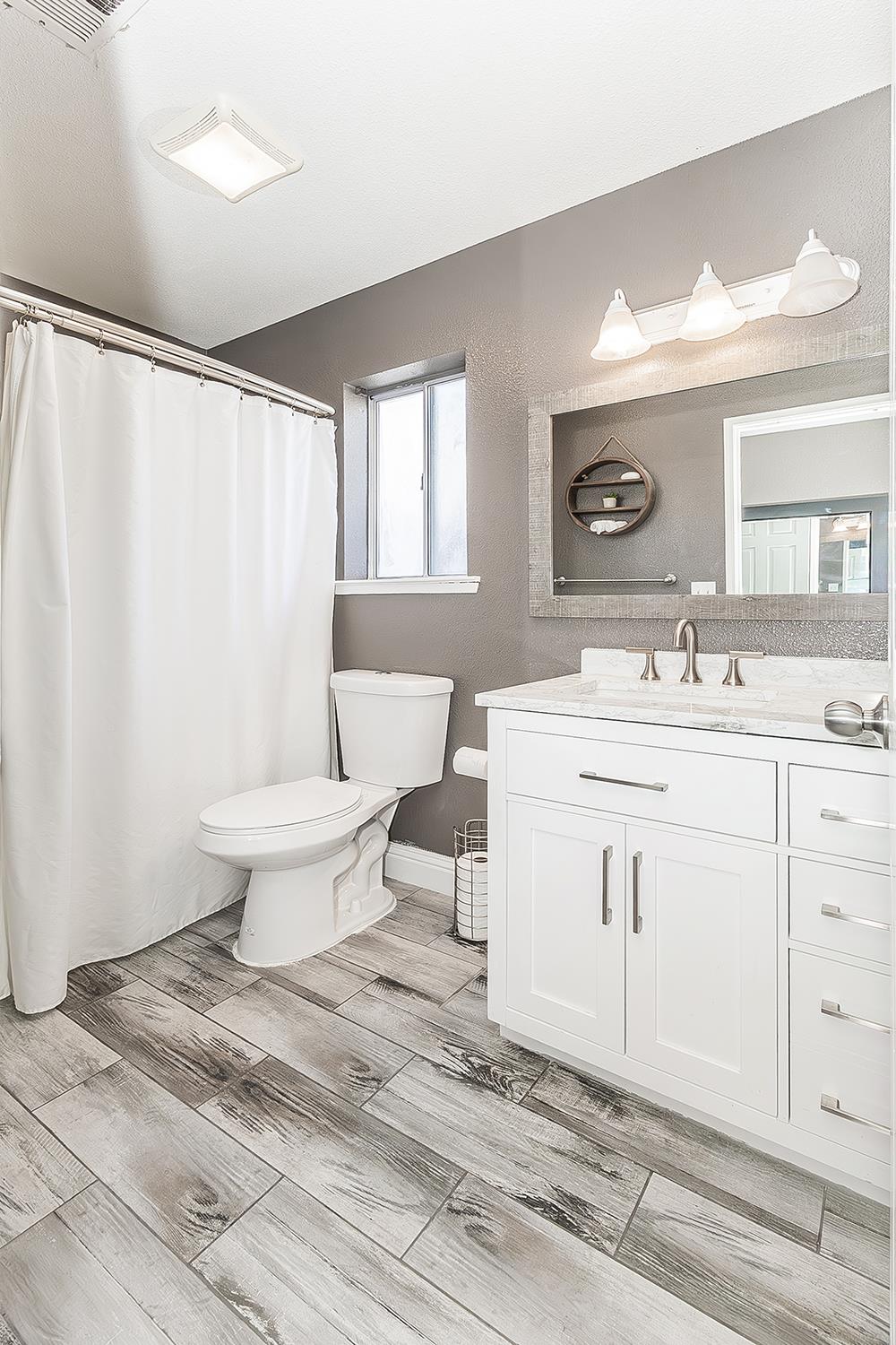 208 Kelly Ave, Parlier, CA 93648