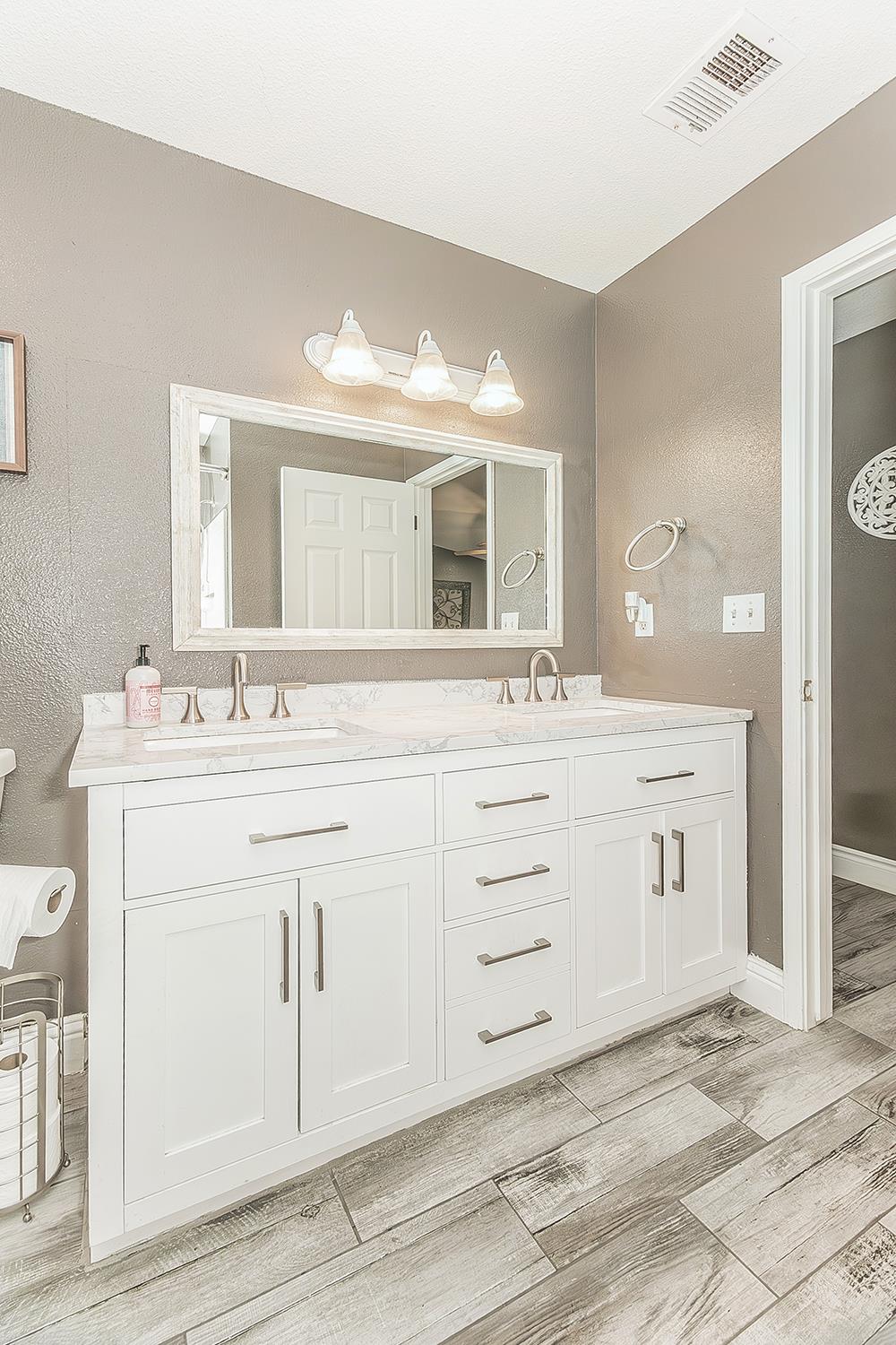 208 Kelly Ave, Parlier, CA 93648