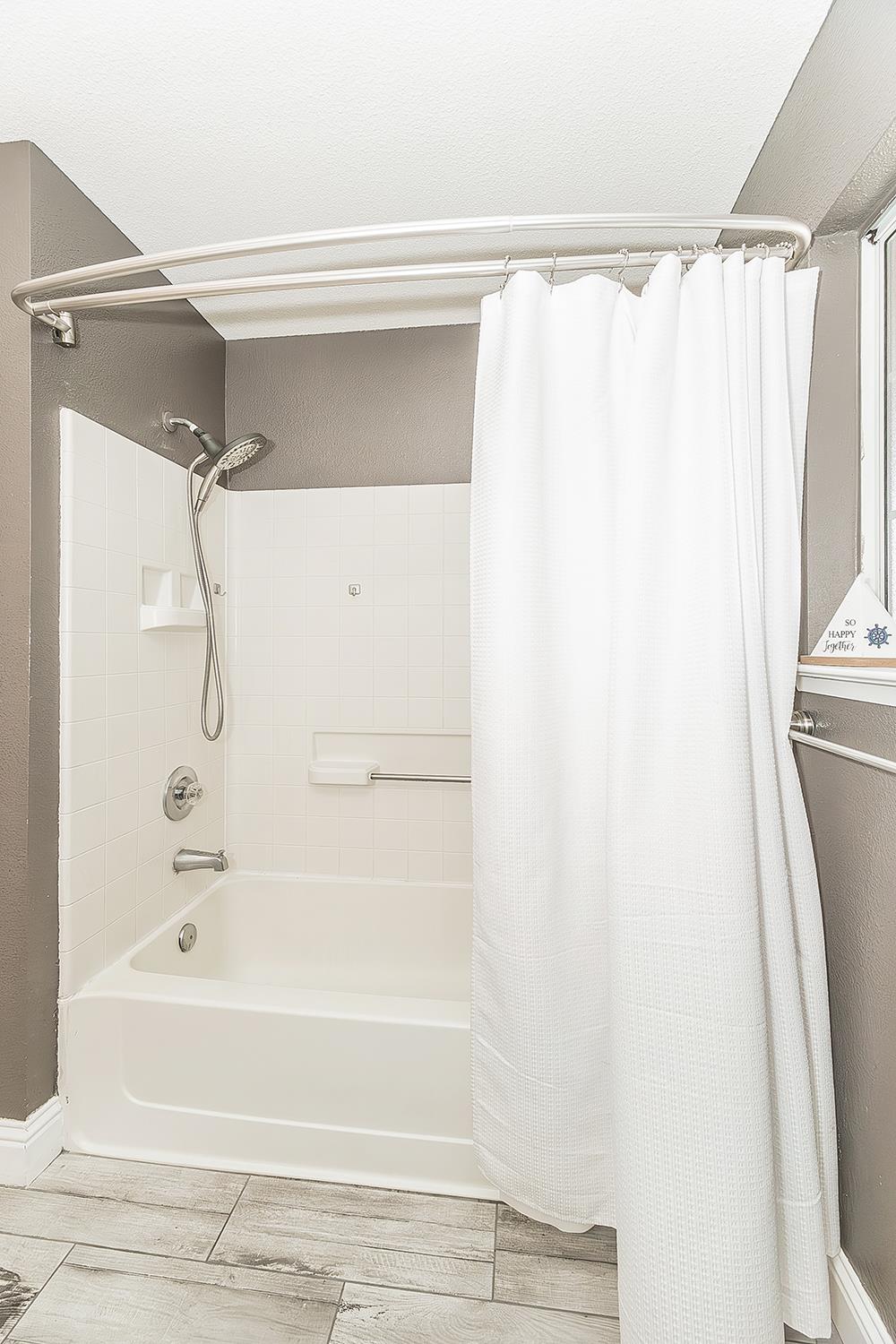 208 Kelly Ave, Parlier, CA 93648