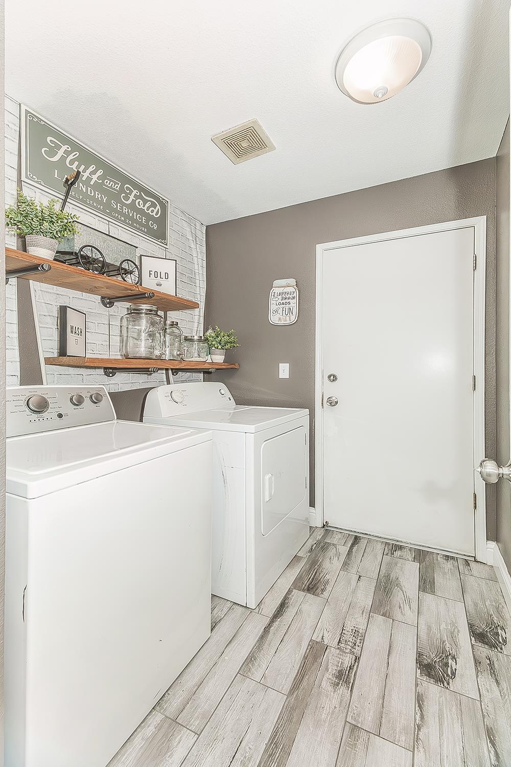 208 Kelly Ave, Parlier, CA 93648