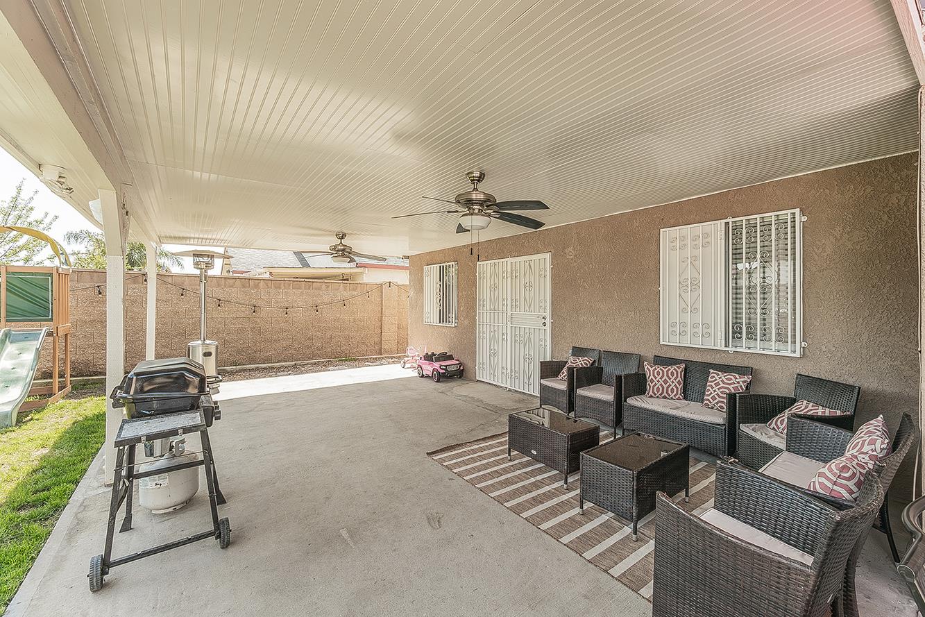 208 Kelly Ave, Parlier, CA 93648