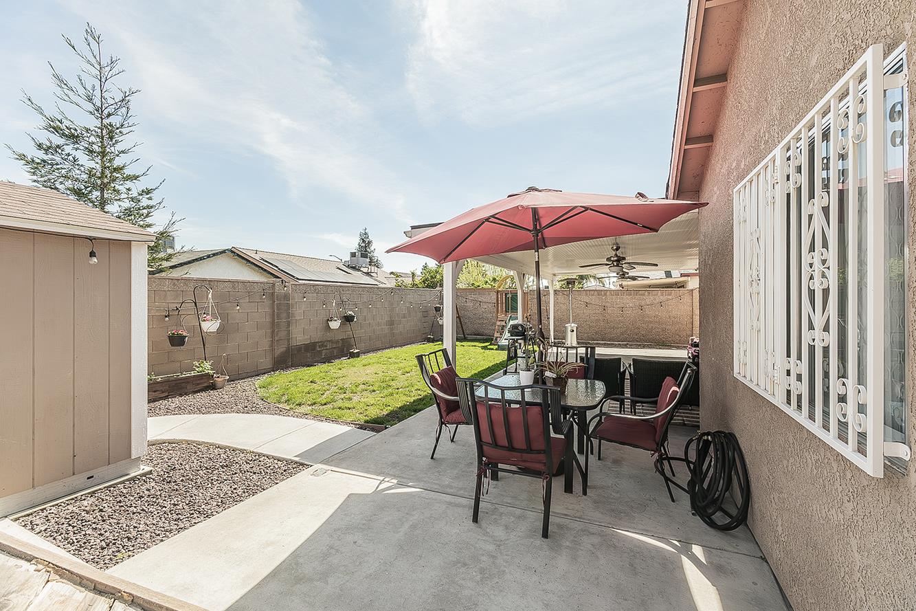 208 Kelly Ave, Parlier, CA 93648