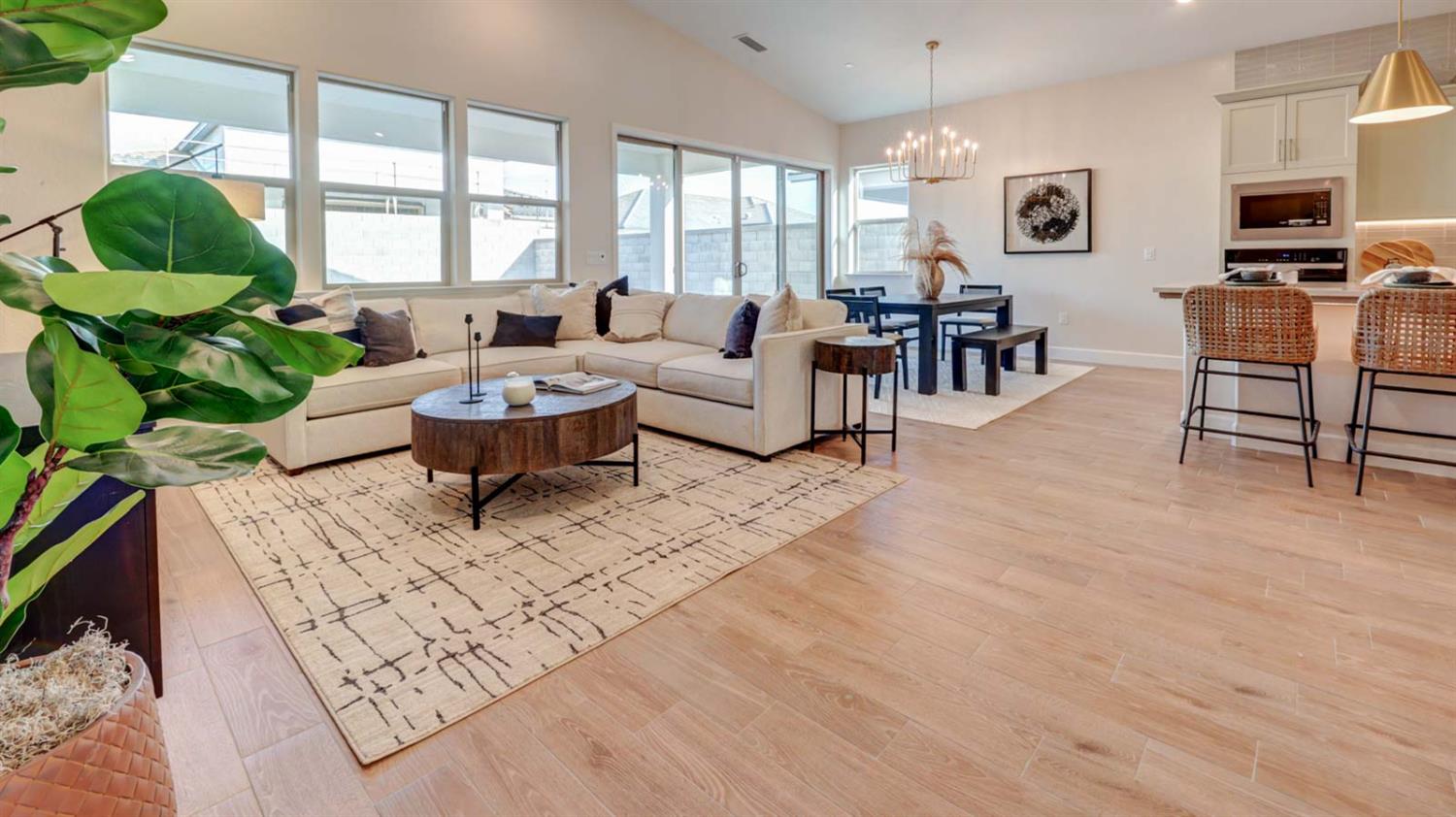 1687 N Blackwood Ave, Clovis, CA 93619