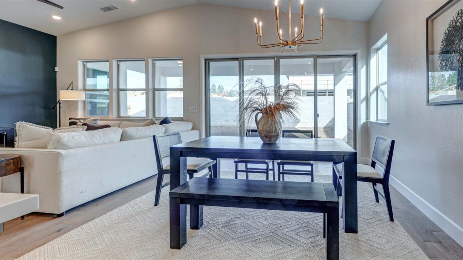 1687 N Blackwood Ave, Clovis, CA 93619