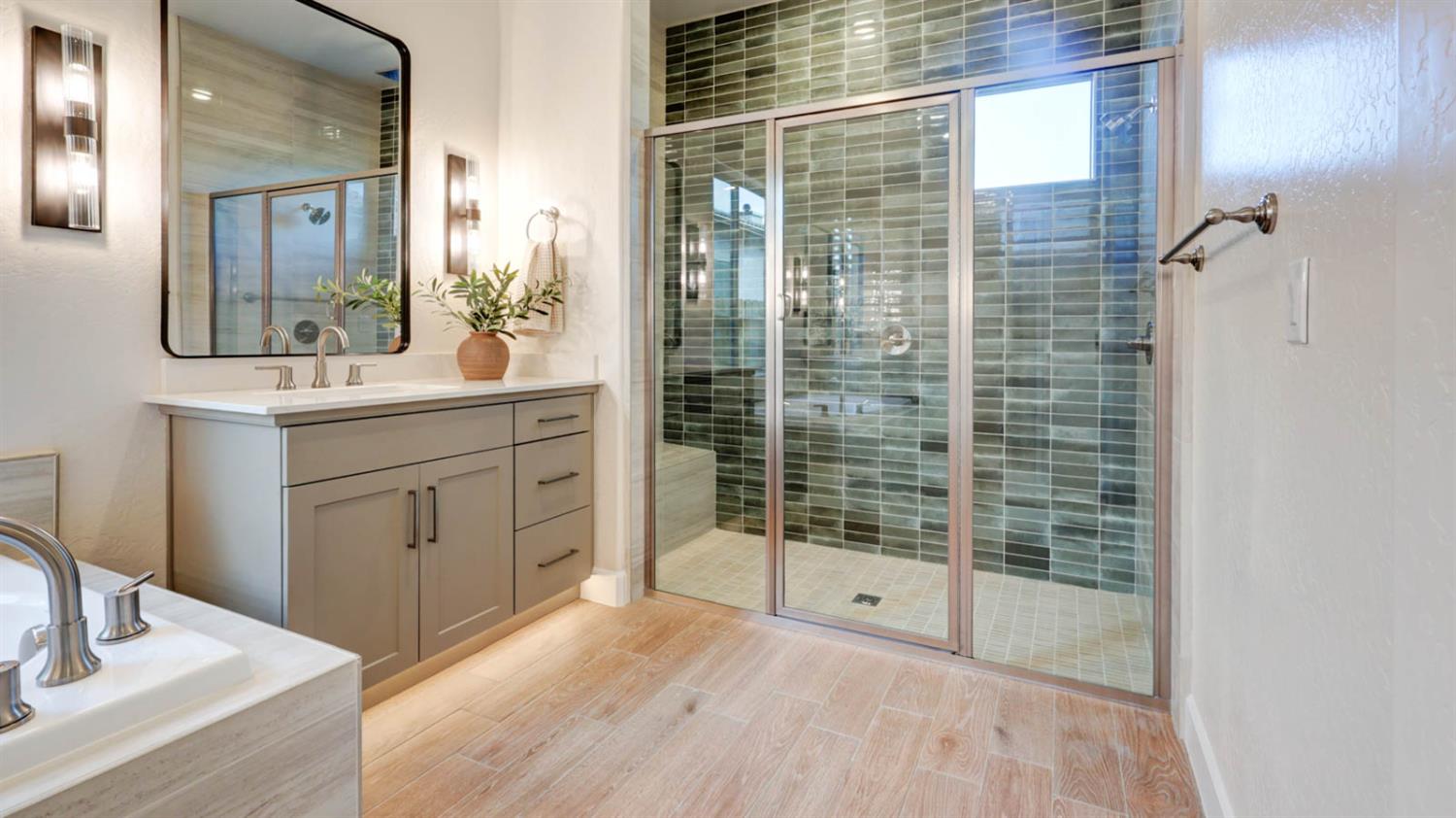 1687 N Blackwood Ave, Clovis, CA 93619