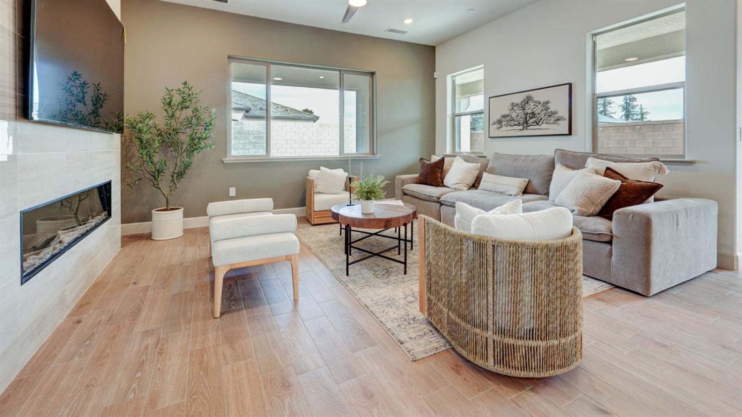 1675 N Blackwood Ave, Clovis, CA 93619