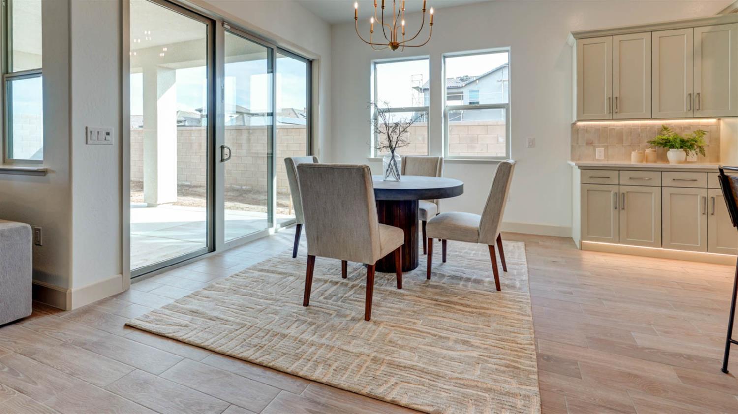 1675 N Blackwood Ave, Clovis, CA 93619