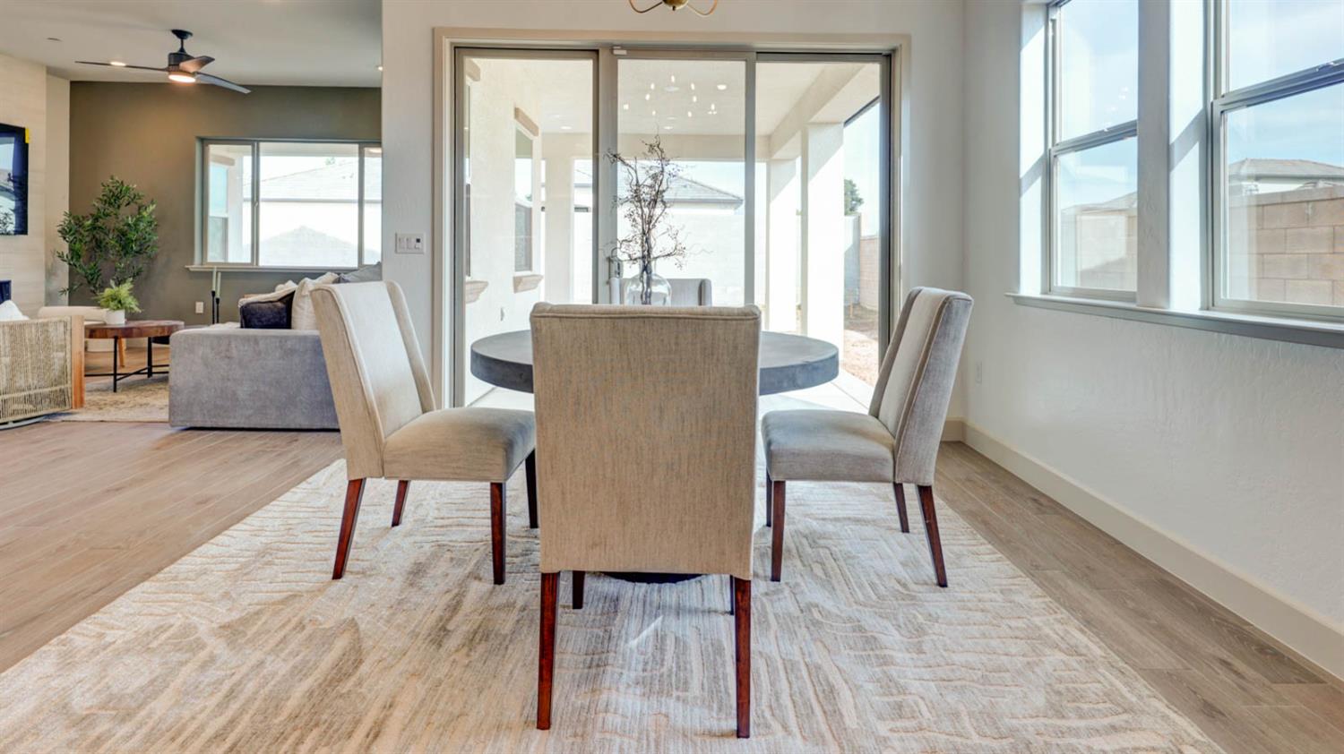 1675 N Blackwood Ave, Clovis, CA 93619