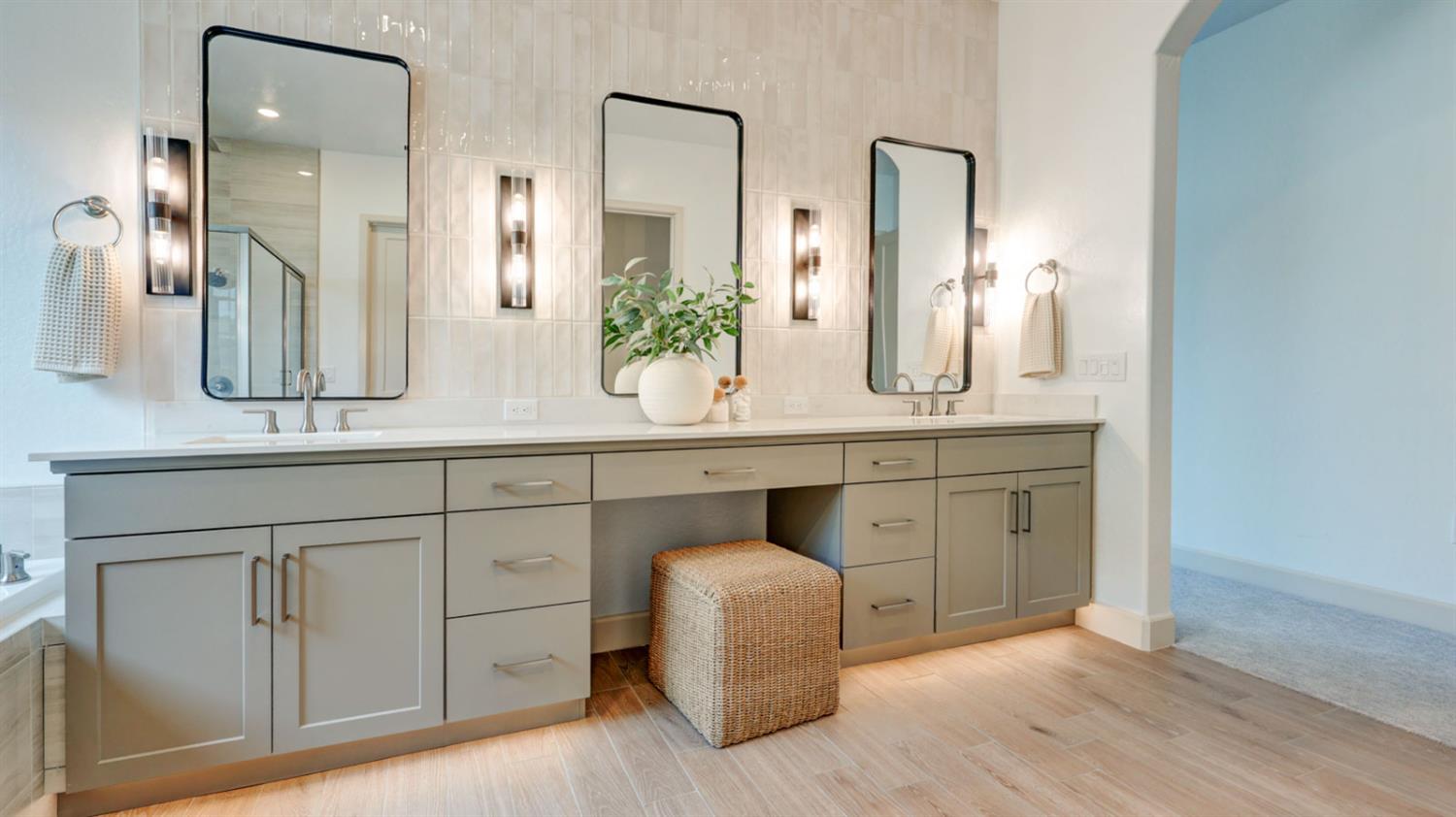 1675 N Blackwood Ave, Clovis, CA 93619