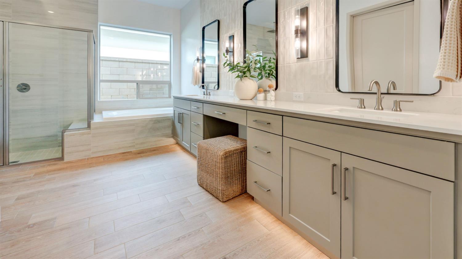 1675 N Blackwood Ave, Clovis, CA 93619