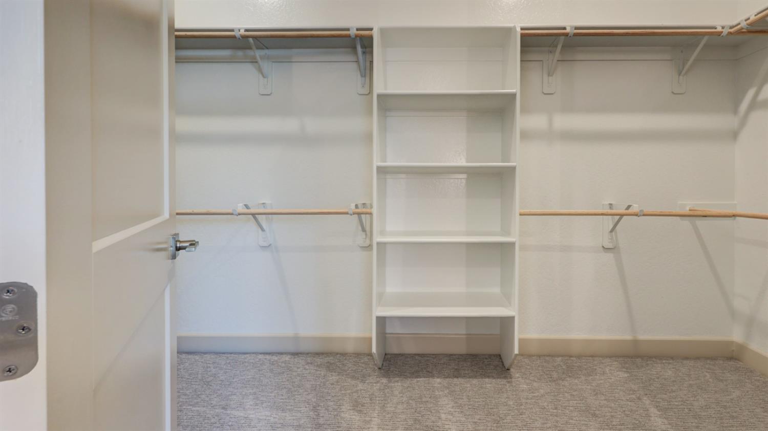 1675 N Blackwood Ave, Clovis, CA 93619