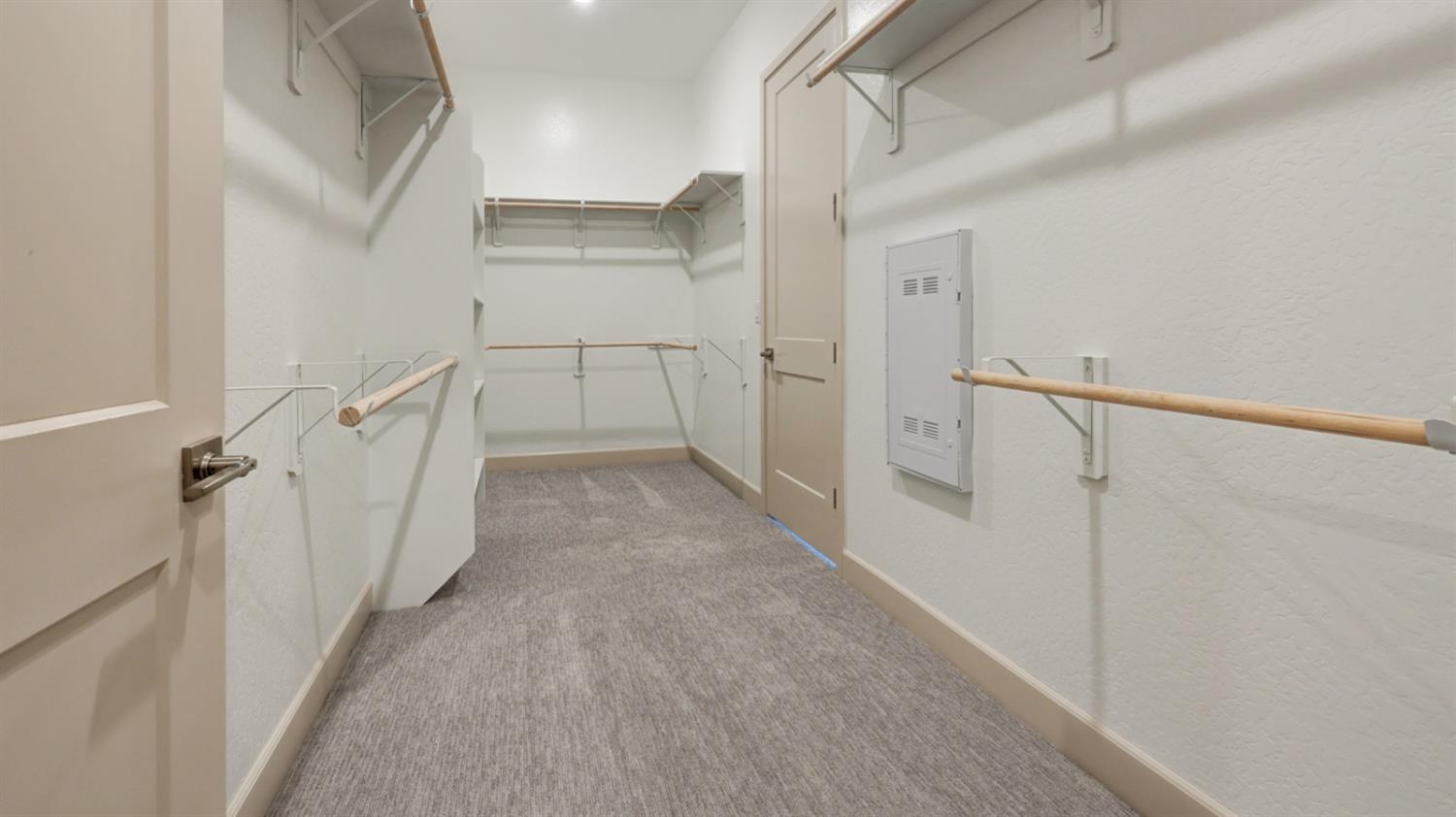 1675 N Blackwood Ave, Clovis, CA 93619