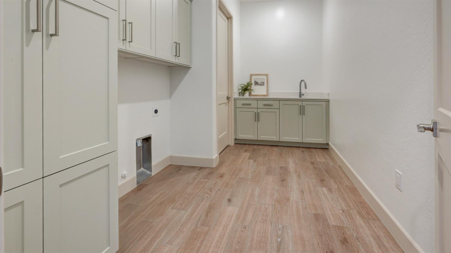 1675 N Blackwood Ave, Clovis, CA 93619