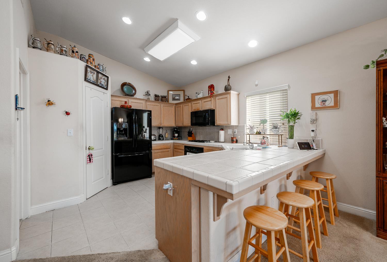 5660 E Florence Ave, Fresno, CA 93727