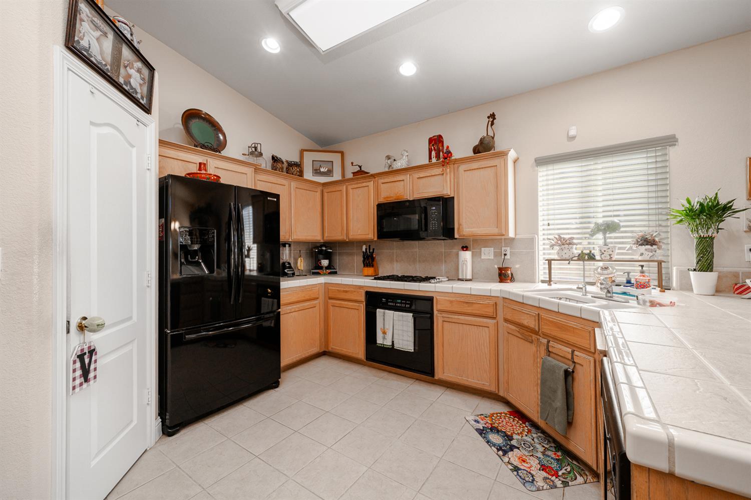 5660 E Florence Ave, Fresno, CA 93727