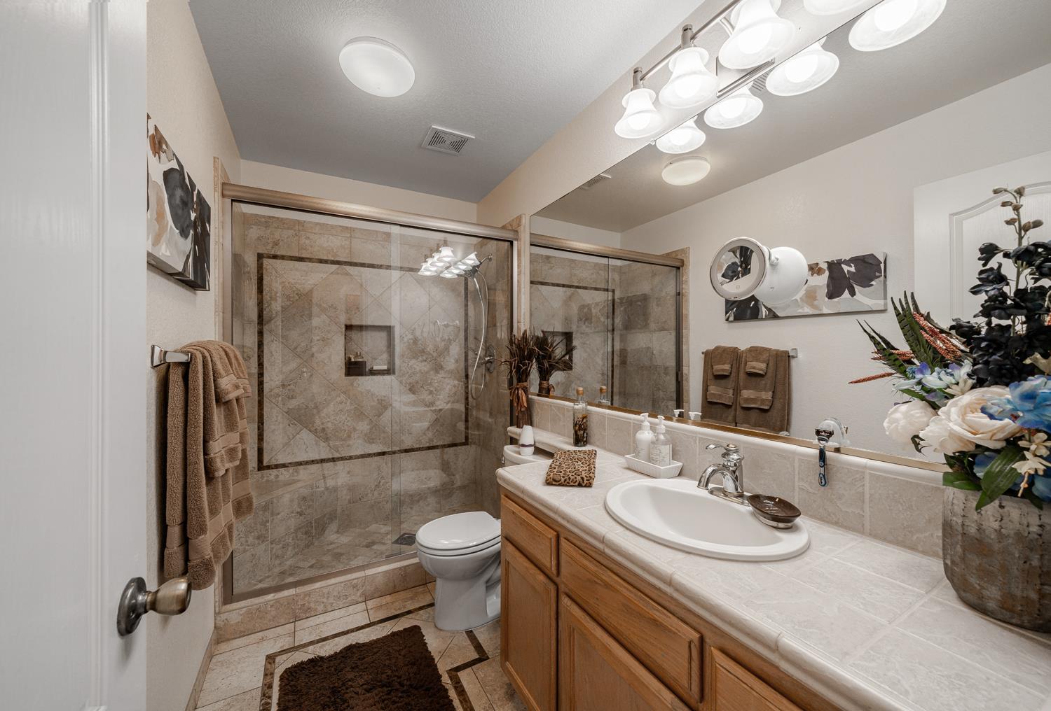 5660 E Florence Ave, Fresno, CA 93727