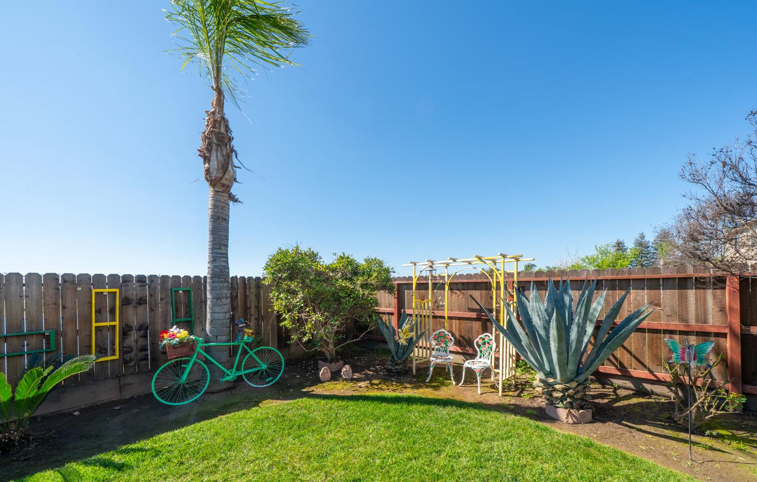 5660 E Florence Ave, Fresno, CA 93727