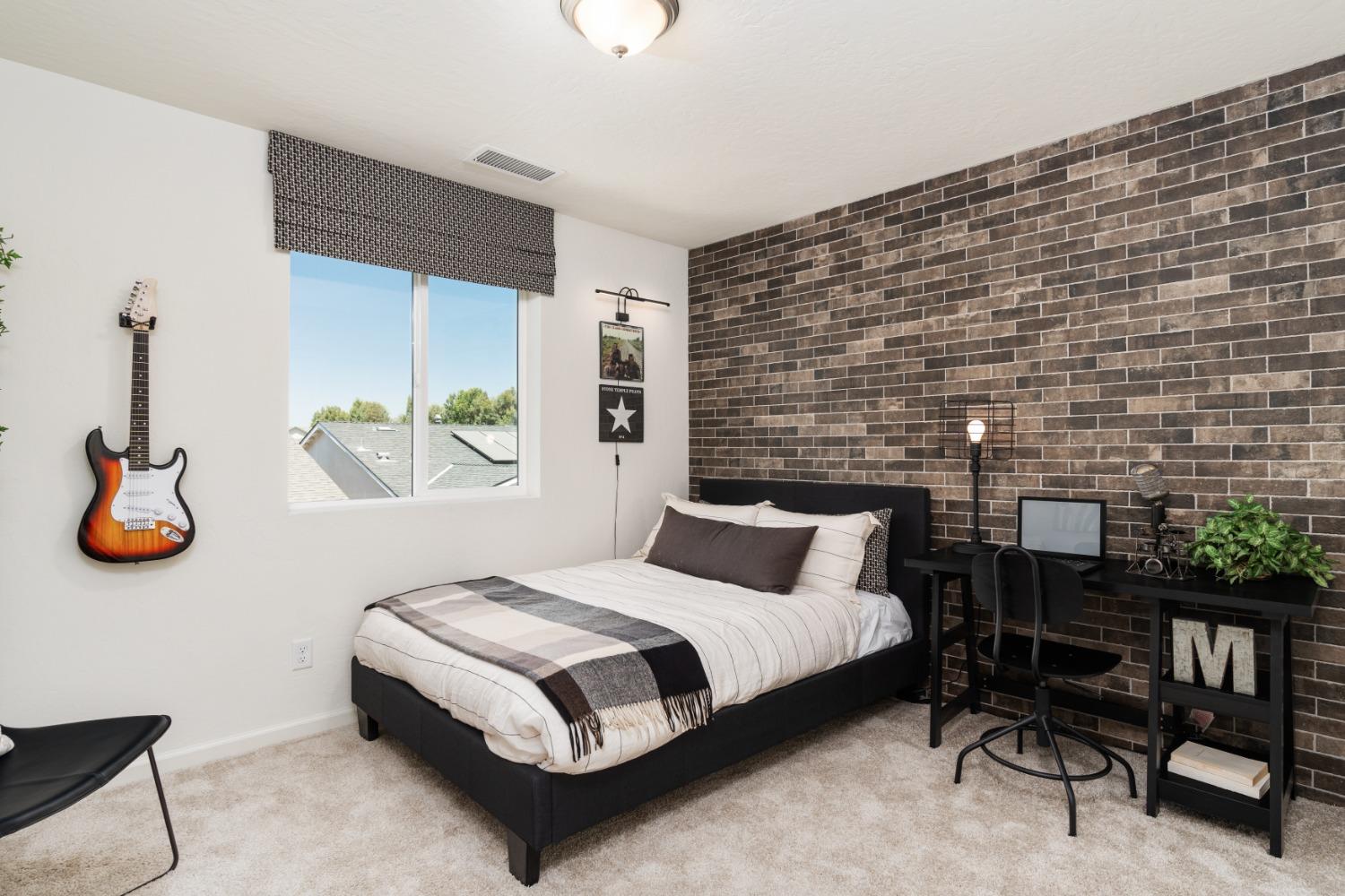 6813 E Oslin Ave, Fresno, CA 93727