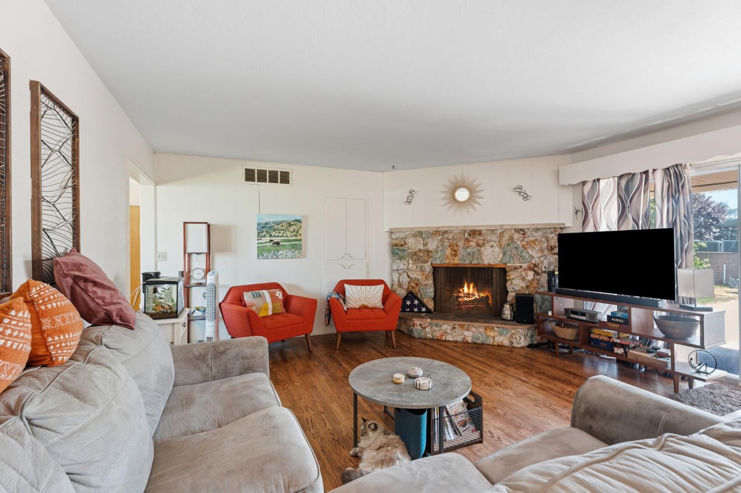 5446 E Mono St, Fresno, CA 93727