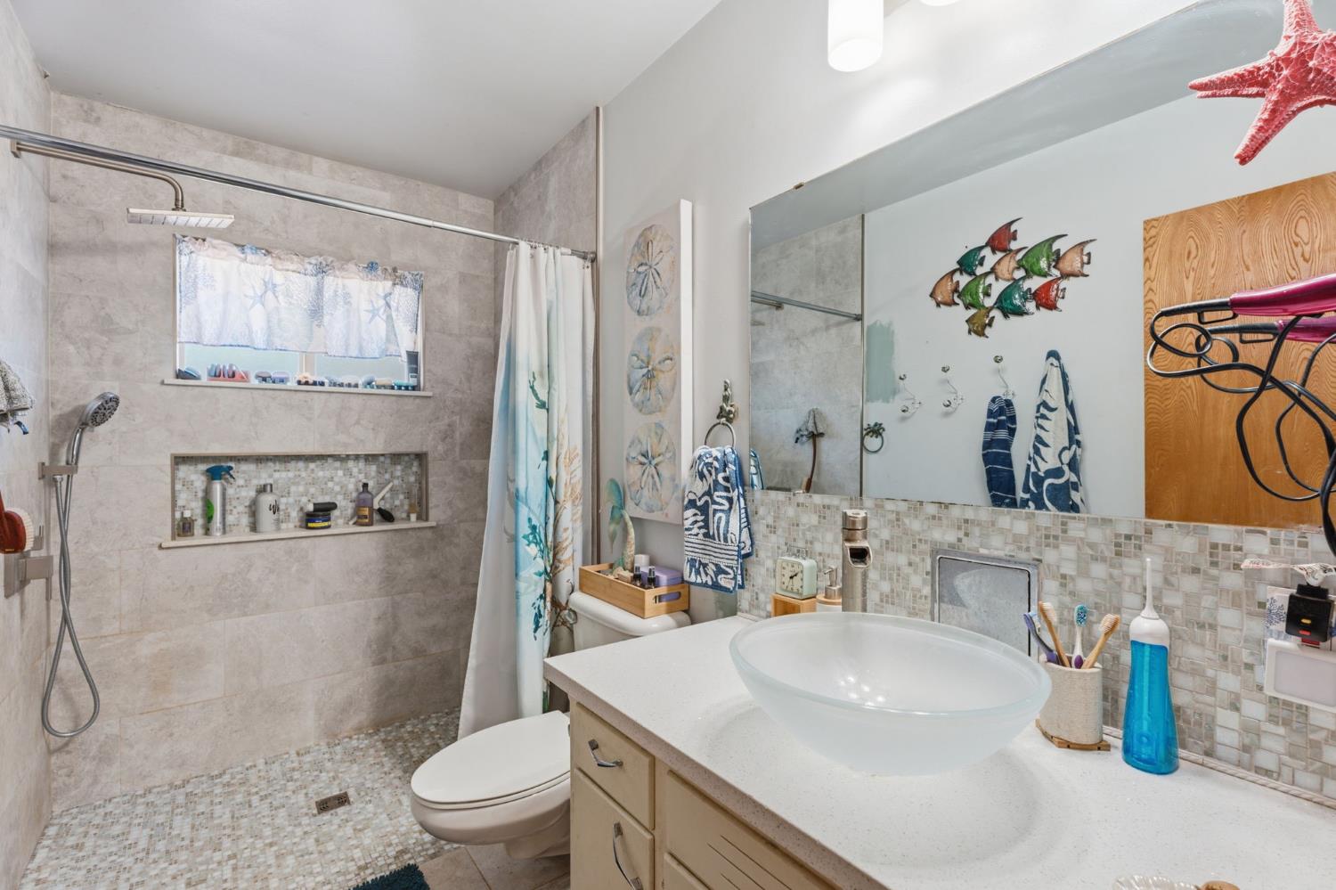 5446 E Mono St, Fresno, CA 93727