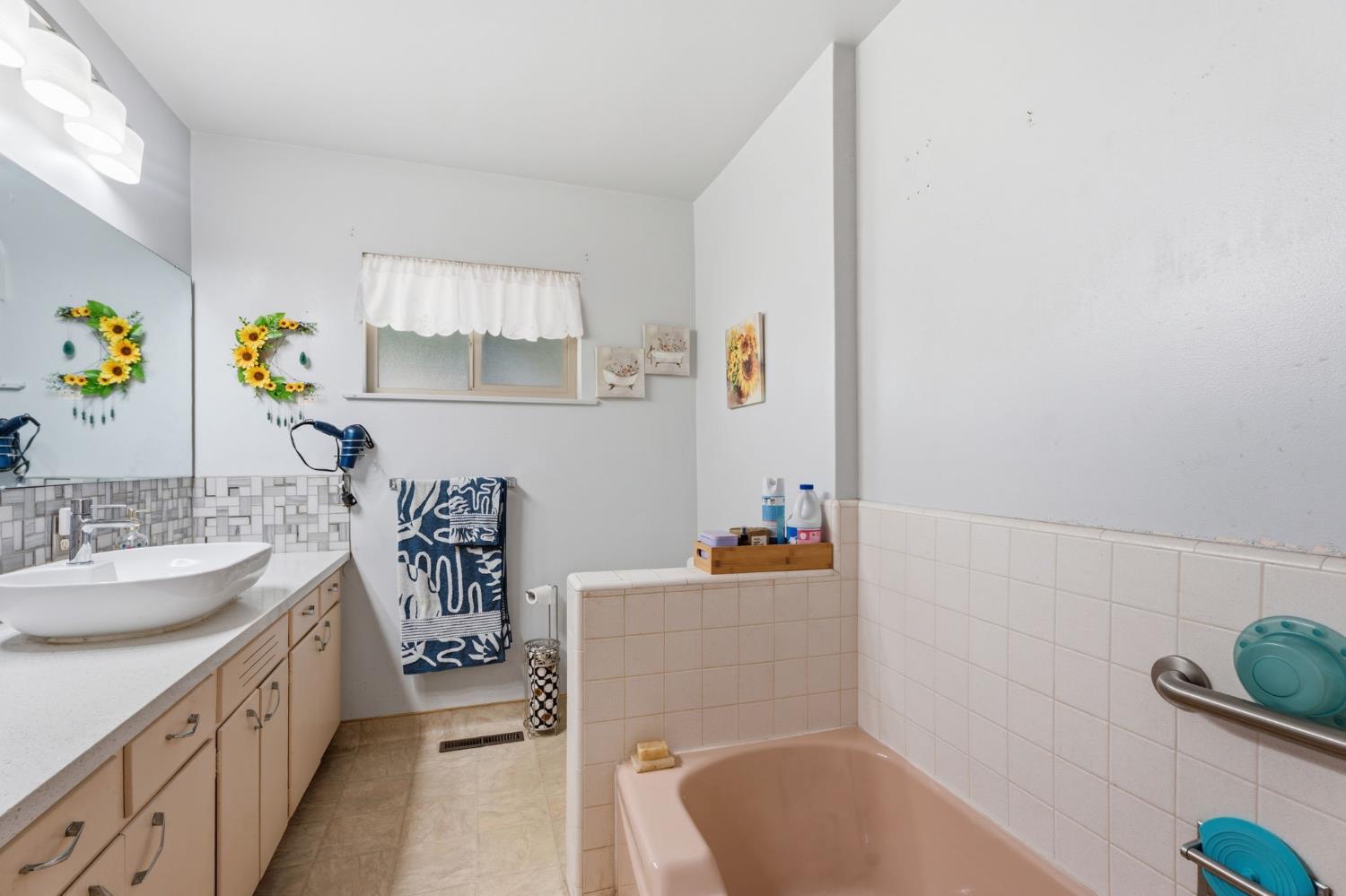 5446 E Mono St, Fresno, CA 93727