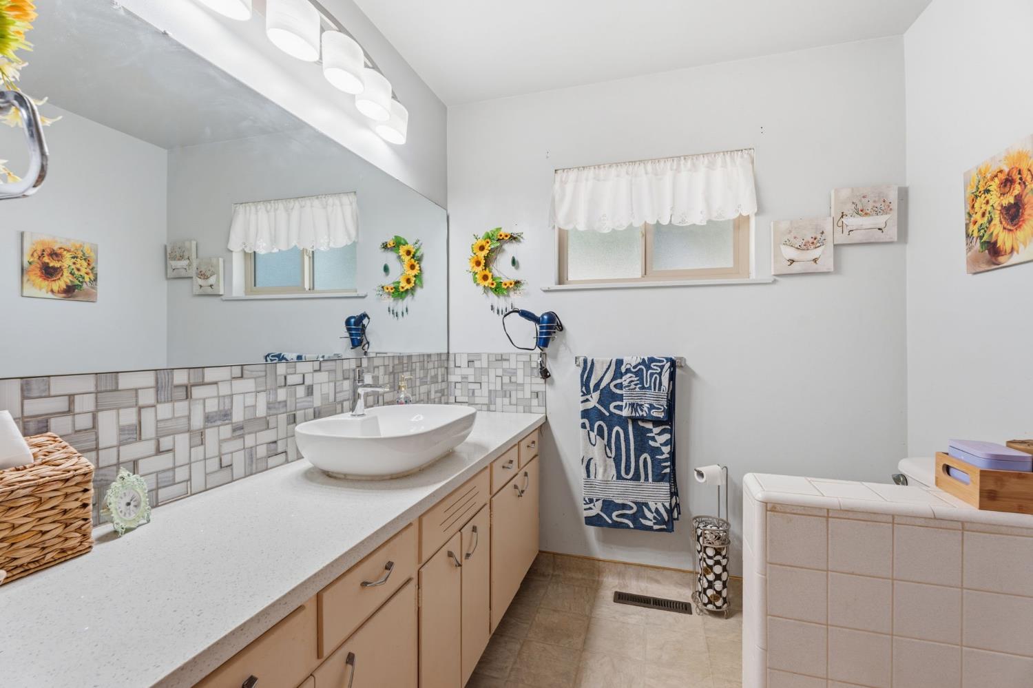 5446 E Mono St, Fresno, CA 93727