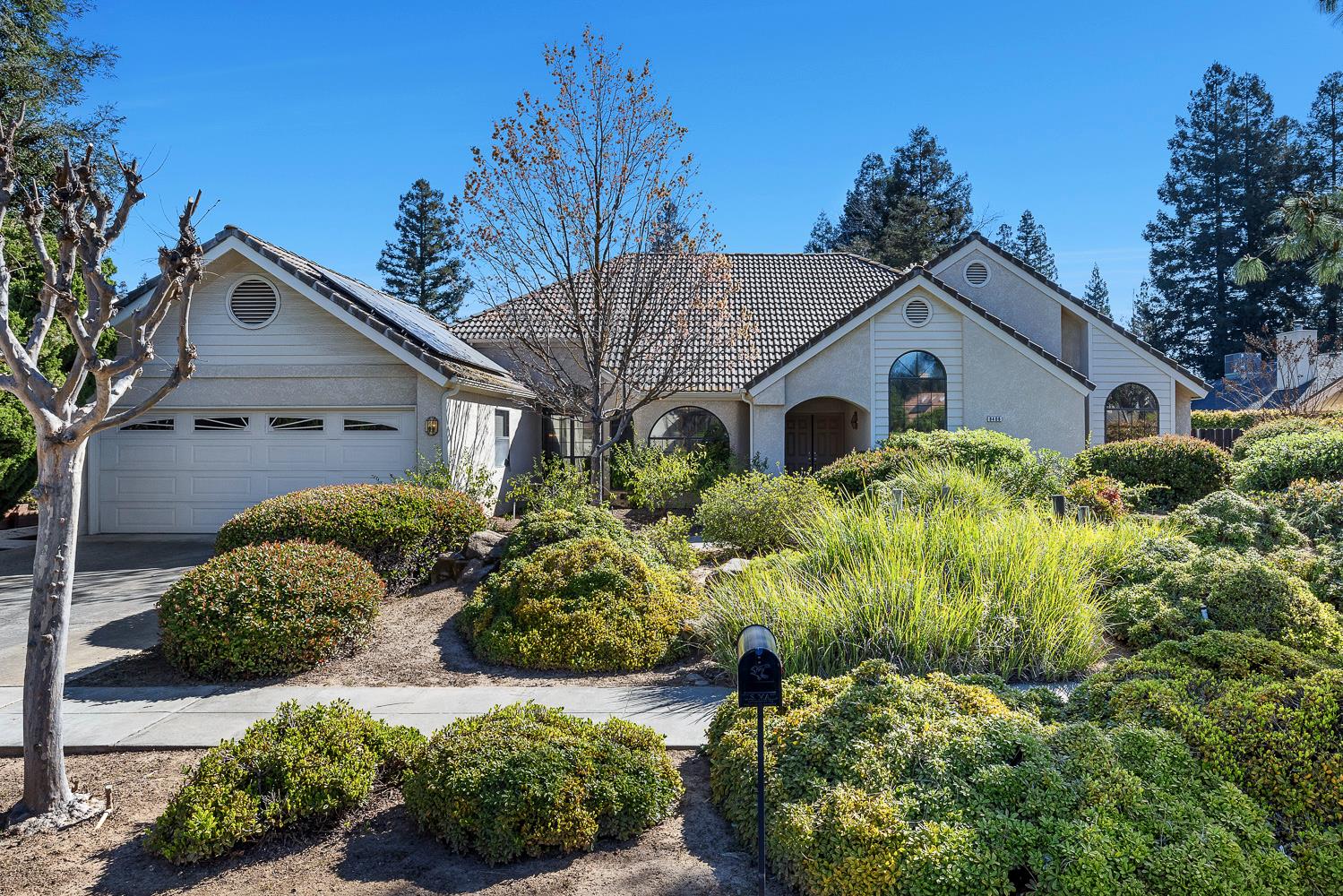 8408 N 6th St, Fresno, CA 93720