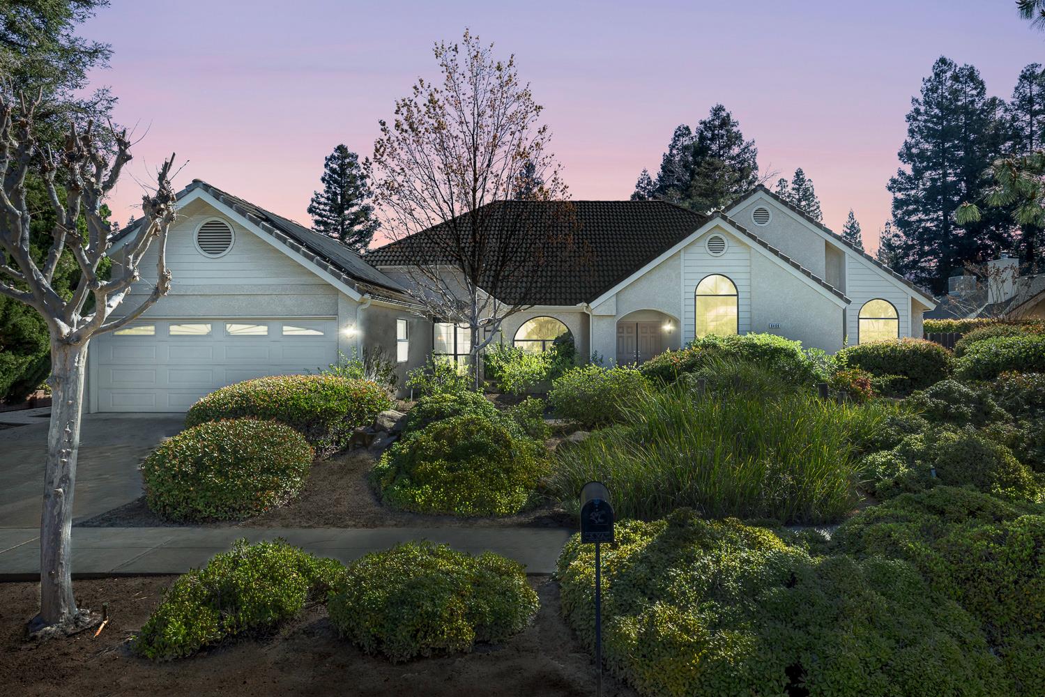 8408 N 6th St, Fresno, CA 93720