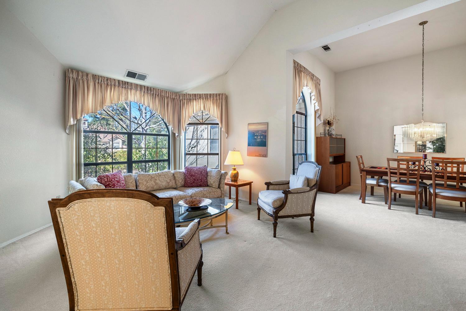 8408 N 6th St, Fresno, CA 93720