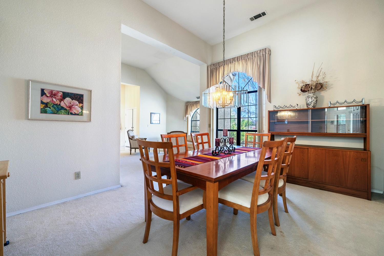 8408 N 6th St, Fresno, CA 93720