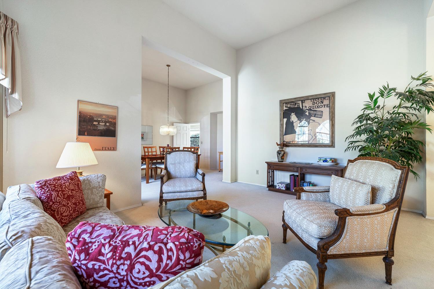 8408 N 6th St, Fresno, CA 93720