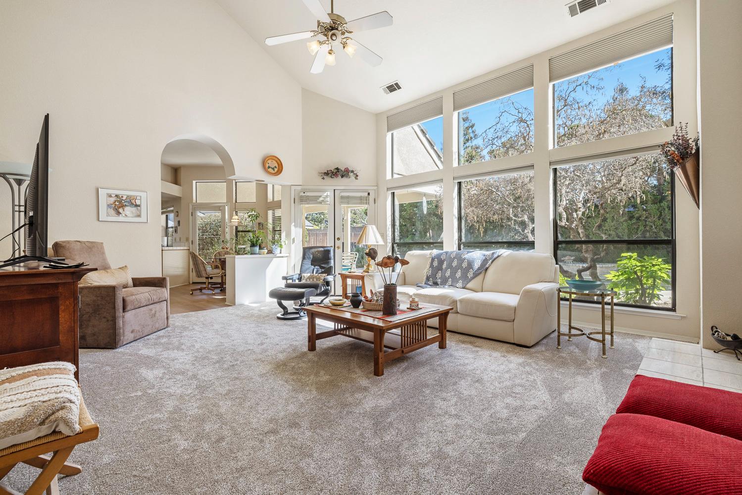 8408 N 6th St, Fresno, CA 93720