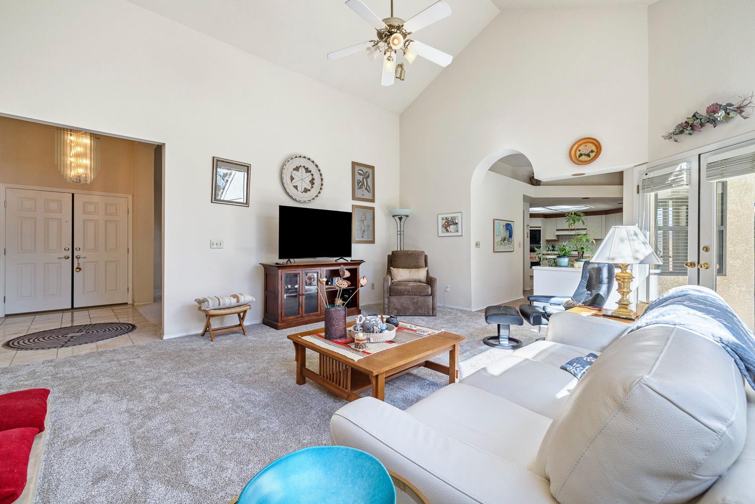 8408 N 6th St, Fresno, CA 93720