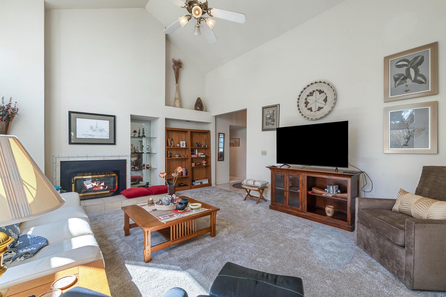 8408 N 6th St, Fresno, CA 93720