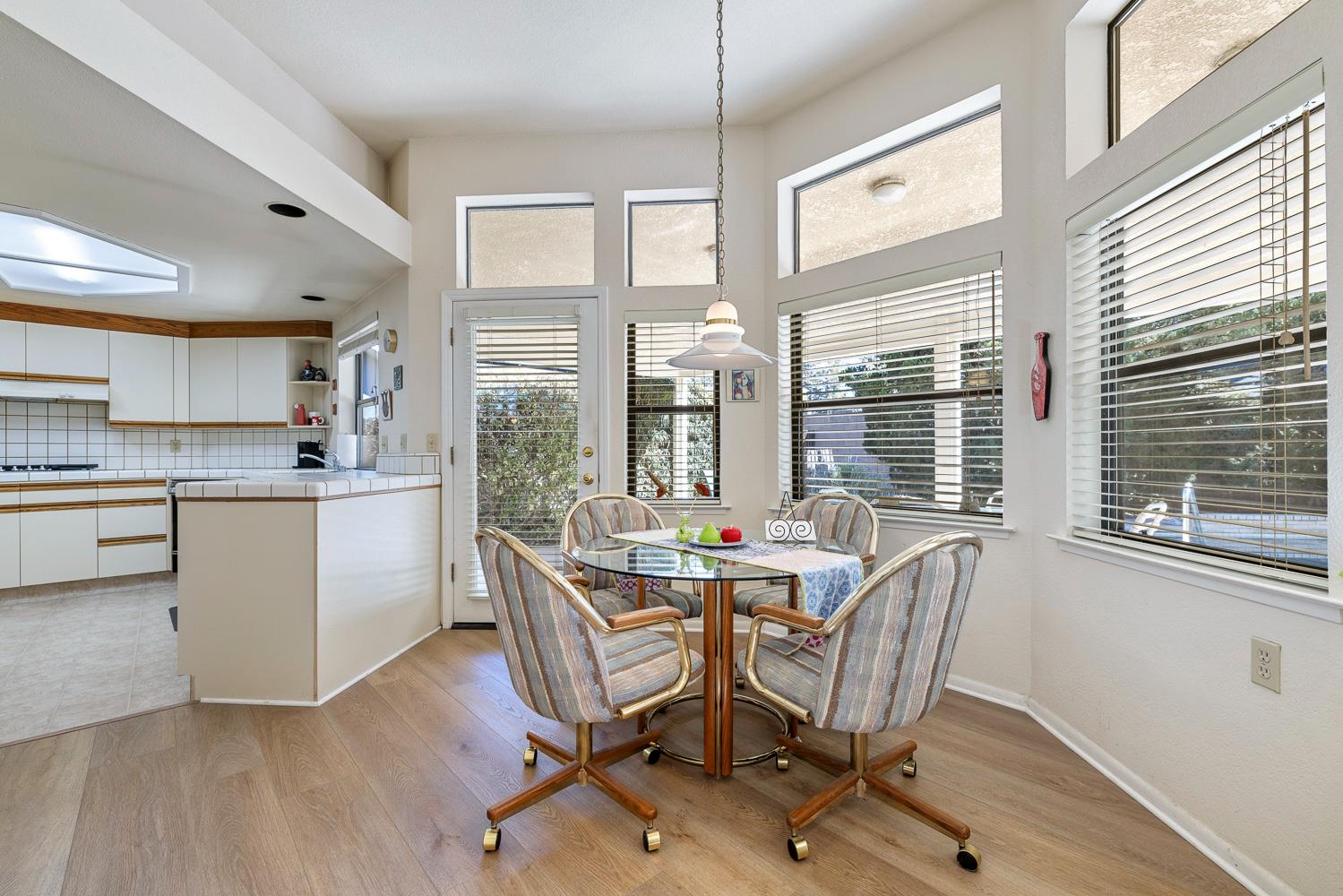 8408 N 6th St, Fresno, CA 93720