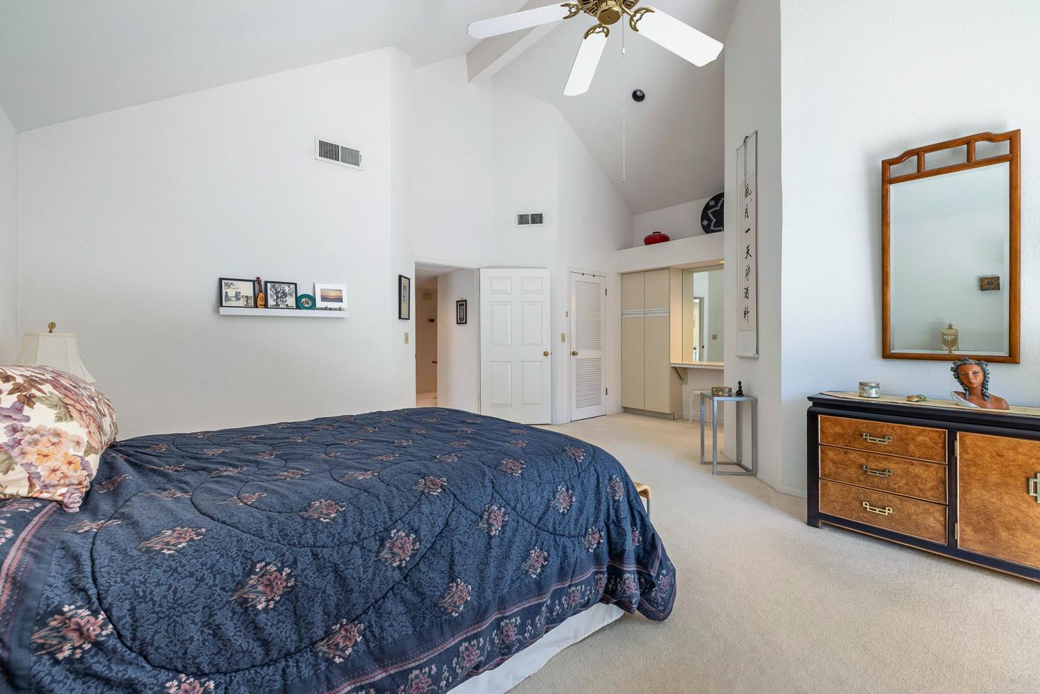 8408 N 6th St, Fresno, CA 93720