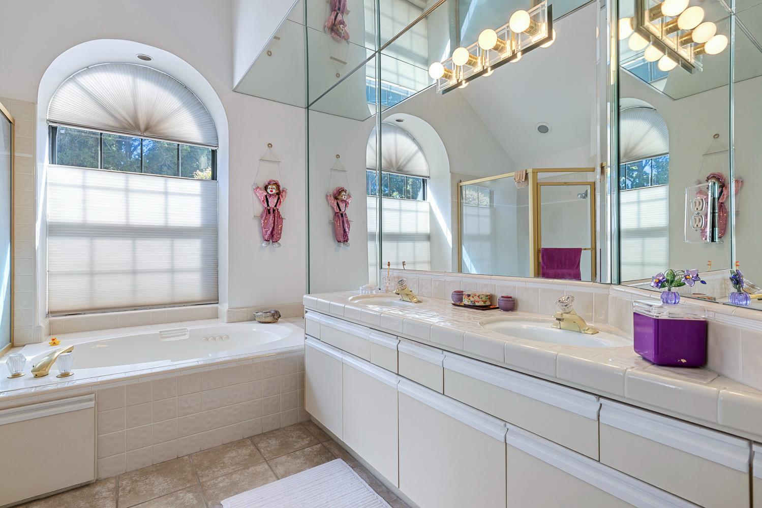 8408 N 6th St, Fresno, CA 93720