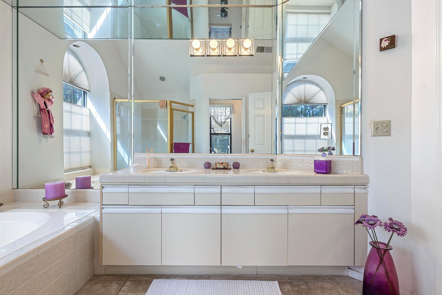 8408 N 6th St, Fresno, CA 93720